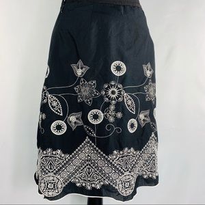 Max Edition Black Skirt Size S White Embroidery